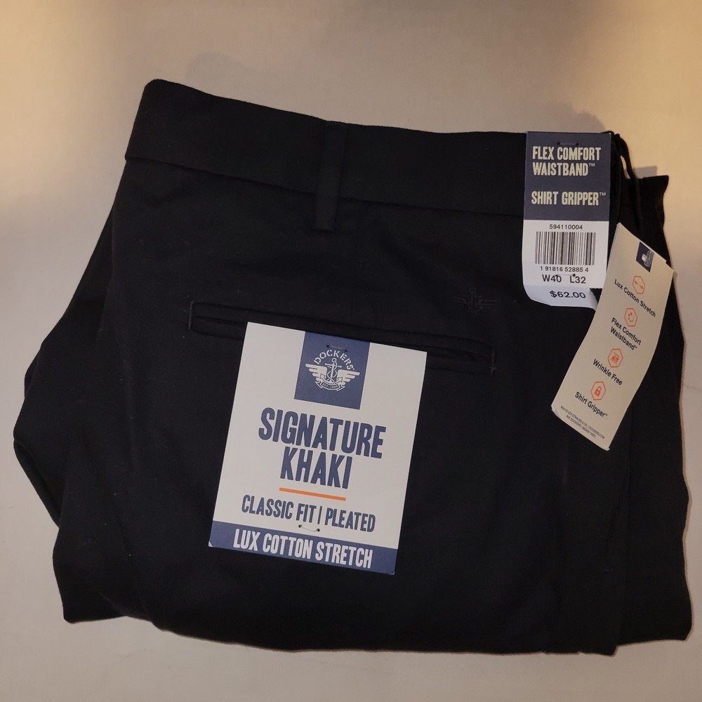NWT Dockers Signature Khaki Classic Fit Pleated Pants Men Size 40x31 Black